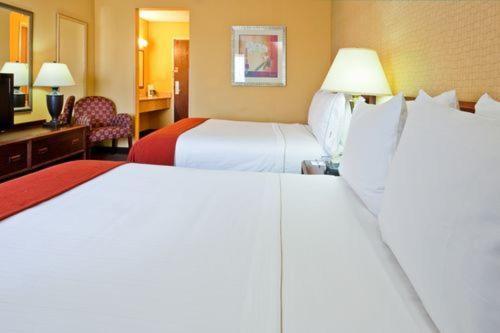 Holiday Inn Express Hotel Fort Campbell-Oak Grove By Ihg Zimmer foto