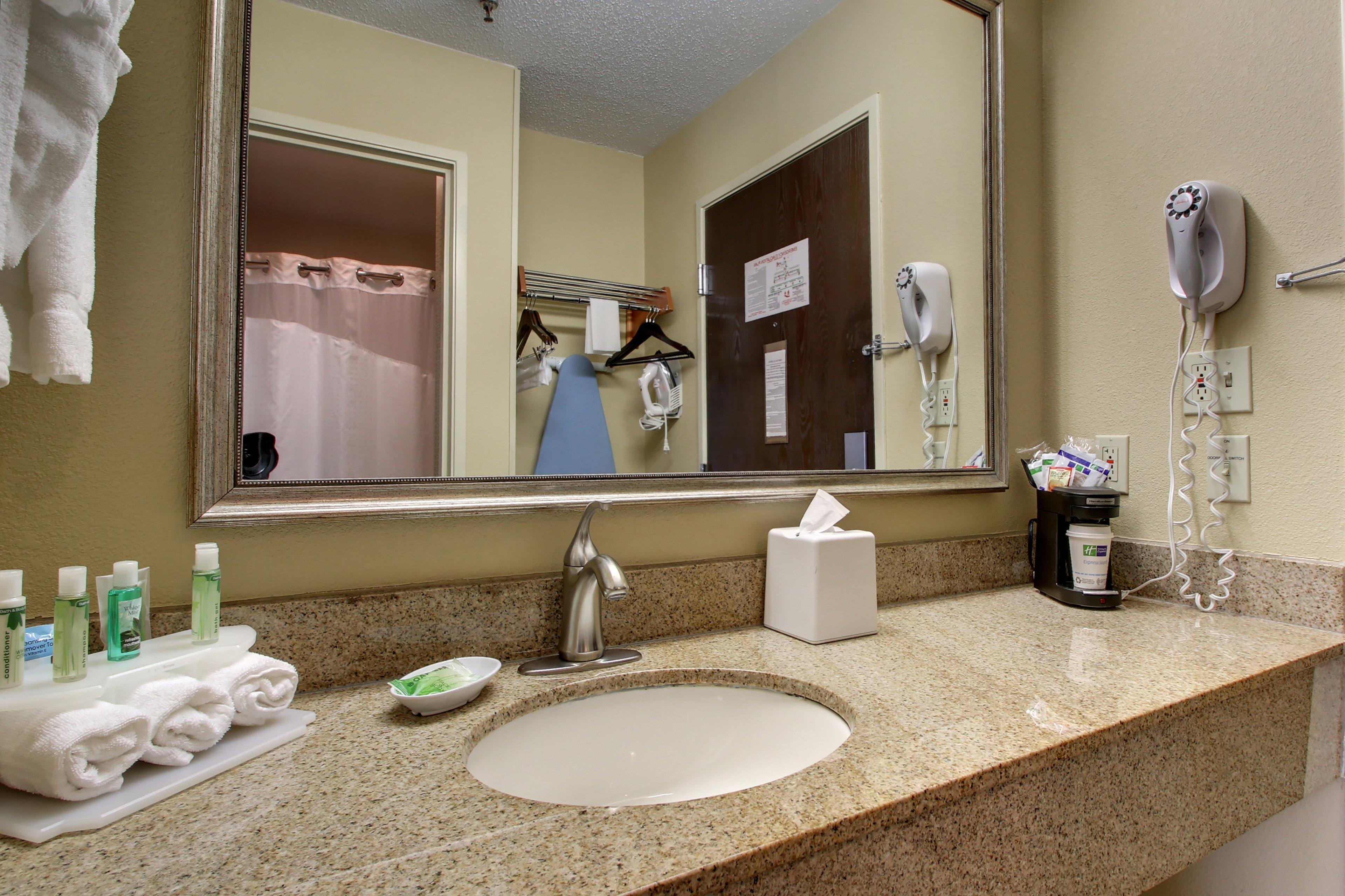 Holiday Inn Express Hotel Fort Campbell-Oak Grove By Ihg Exterior foto