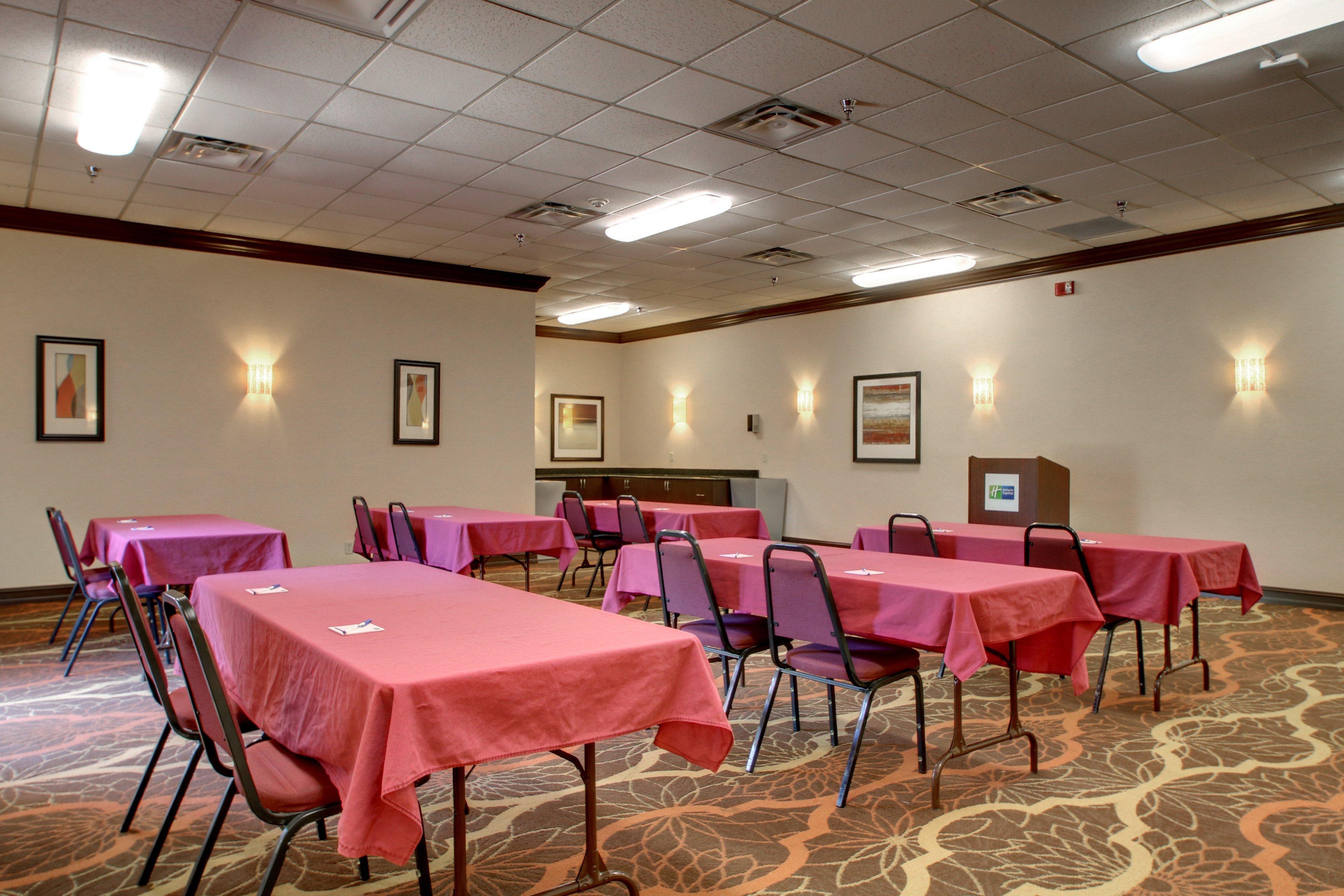 Holiday Inn Express Hotel Fort Campbell-Oak Grove By Ihg Exterior foto