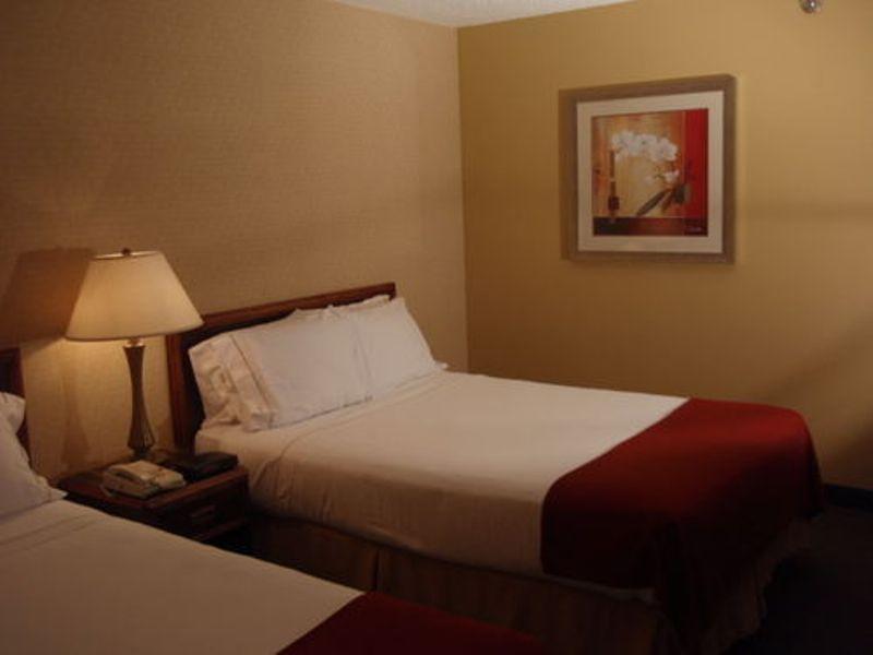 Holiday Inn Express Hotel Fort Campbell-Oak Grove By Ihg Zimmer foto